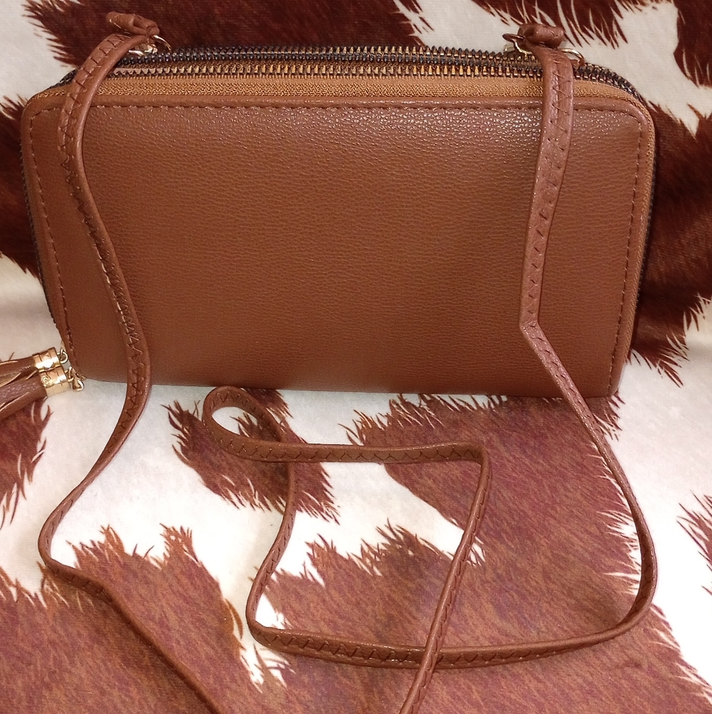 NWOT Brown Bee wallet crossbody, faux/ vegan leather. - Picture 3 of 3